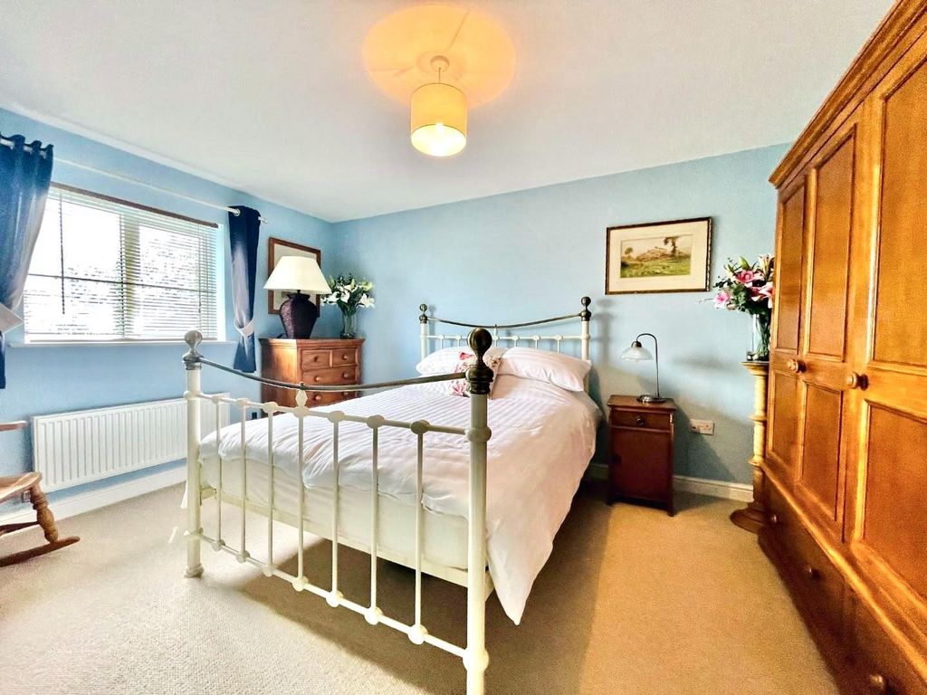 4 bed town house for sale in Hall Garth Mews, Sherburn In Elmet, Leeds LS25, £260,000