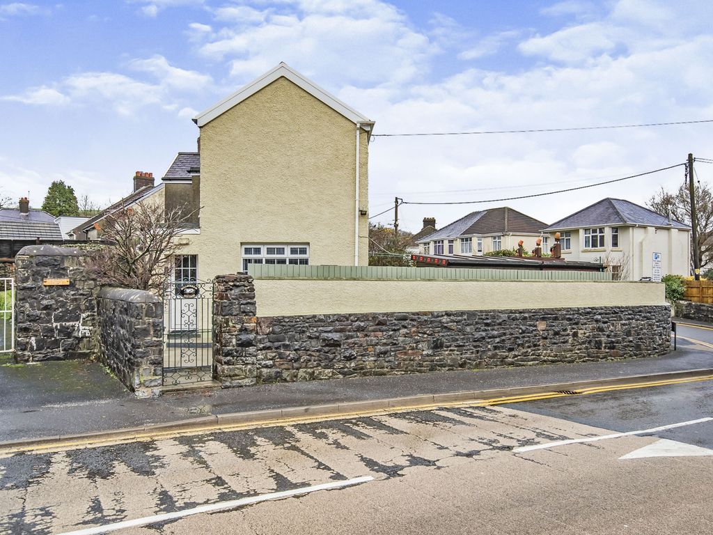 3 bed detached house for sale in Millbrook Crescent, Carmarthen SA31, £250,000