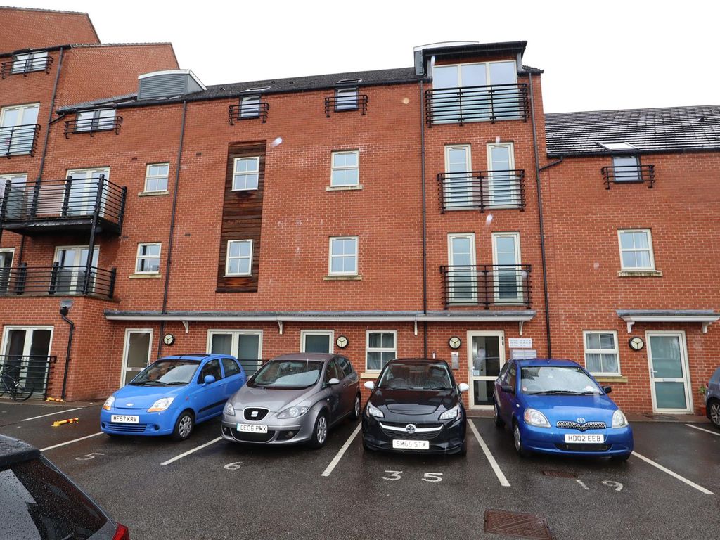 2 bed flat for sale in Friars Mews, Lincoln LN2, £127,500
