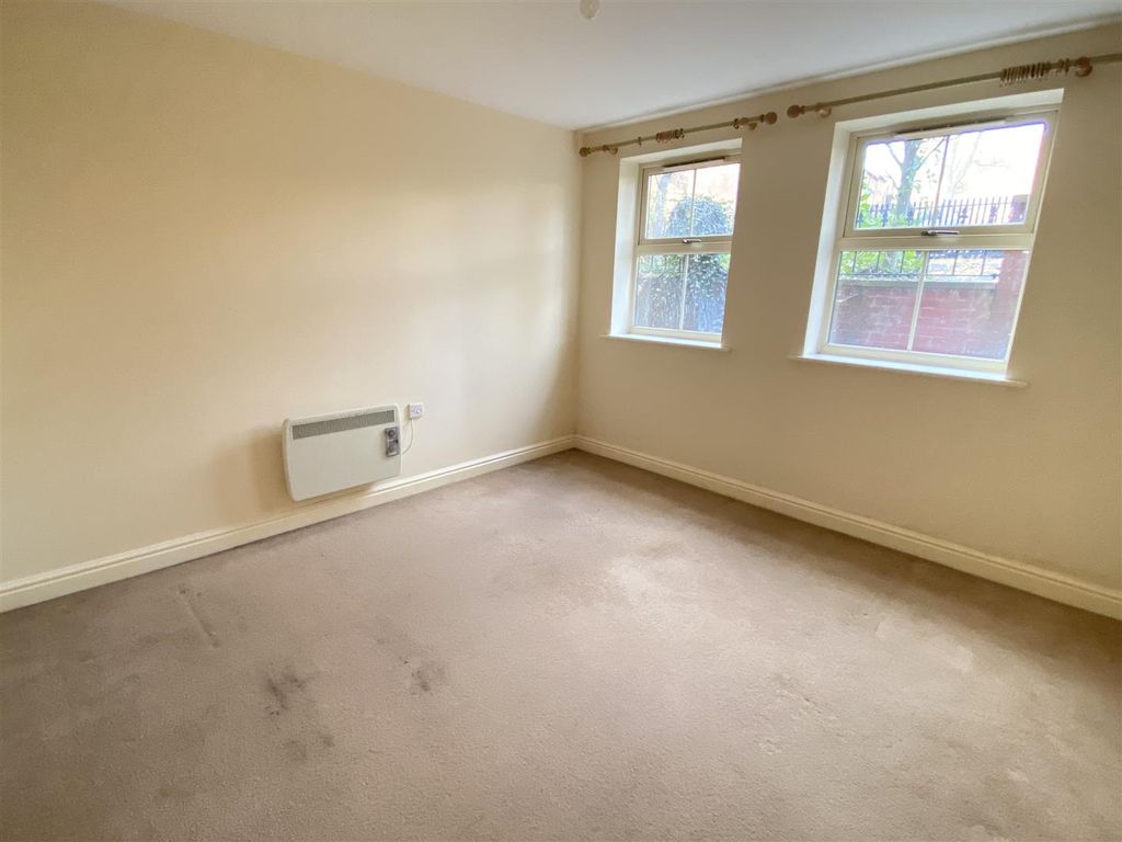 2 bed flat for sale in Friars Mews, Wesleyan Court, Lincoln LN2, £124,950