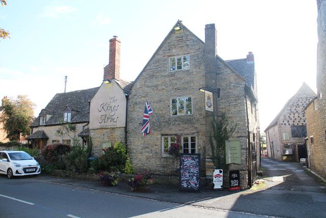Pub/bar for sale in Cleeve Prior, Worcester WR11, £395,000
