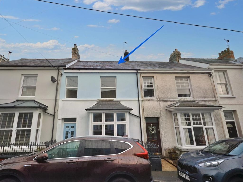 5 bed terraced house for sale in The Avenue, Carmarthen SA31, £250,000