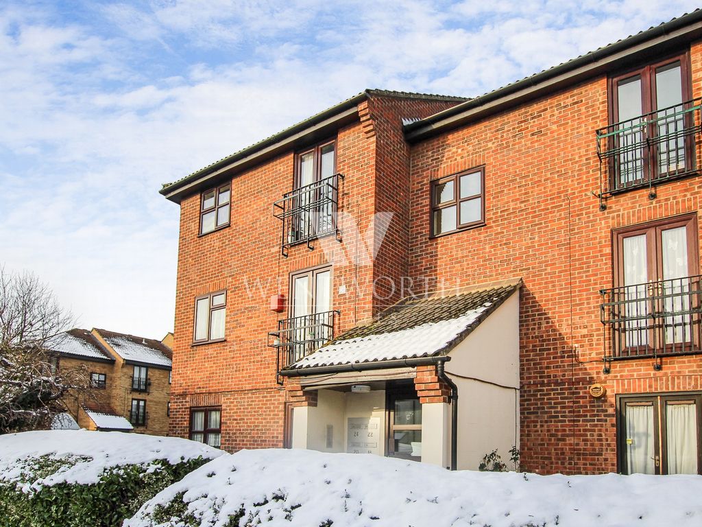 1 bed flat for sale in Shafter Road, Dagenham RM10, £190,000