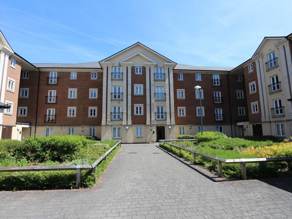 2 bed flat for sale in Brunel Crescent, Swindon SN2, £150,000