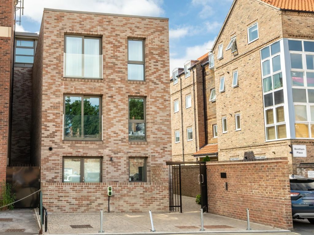 1 bed flat for sale in Bootham Row, York YO30, £250,000