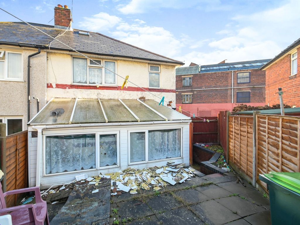 3 bed semi-detached house for sale in Middlemore Road, West Bromwich B71, £190,000