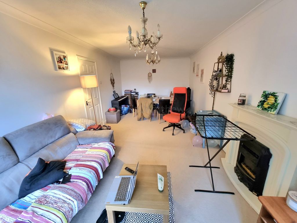 2 bed flat for sale in Forest Oak Close, Cardiff CF23, £185,000