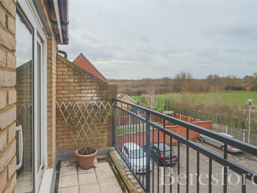 2 bed flat for sale in Hawkes Road, Witham CM8, £185,000