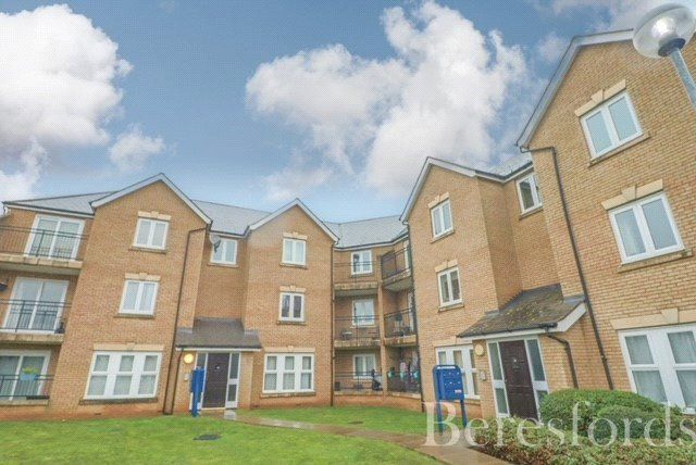 2 bed flat for sale in Hawkes Road, Witham CM8, £185,000