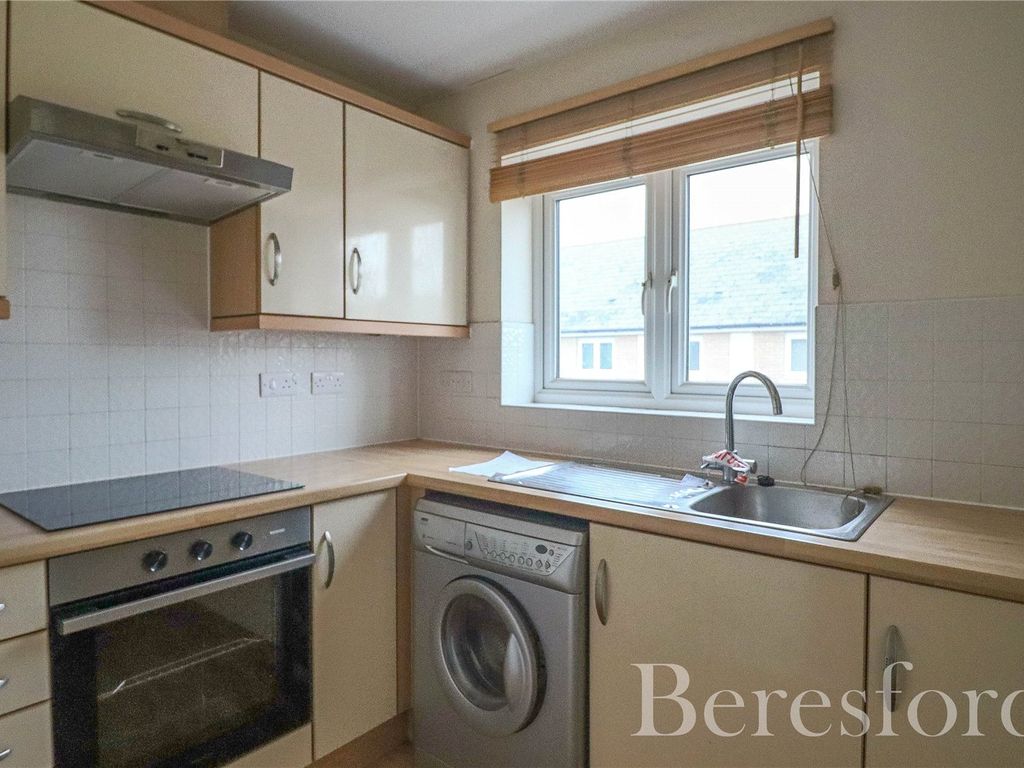 2 bed flat for sale in Hawkes Road, Witham CM8, £185,000