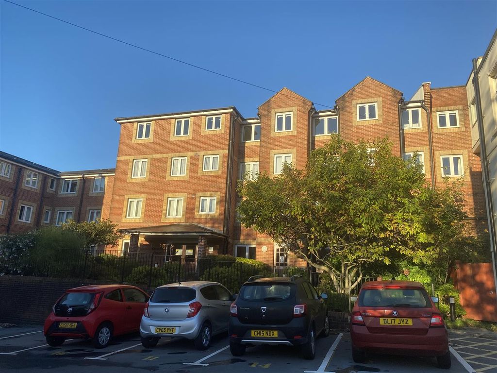 1 bed flat for sale in Gower Road, Sketty, Swansea SA2, £69,950