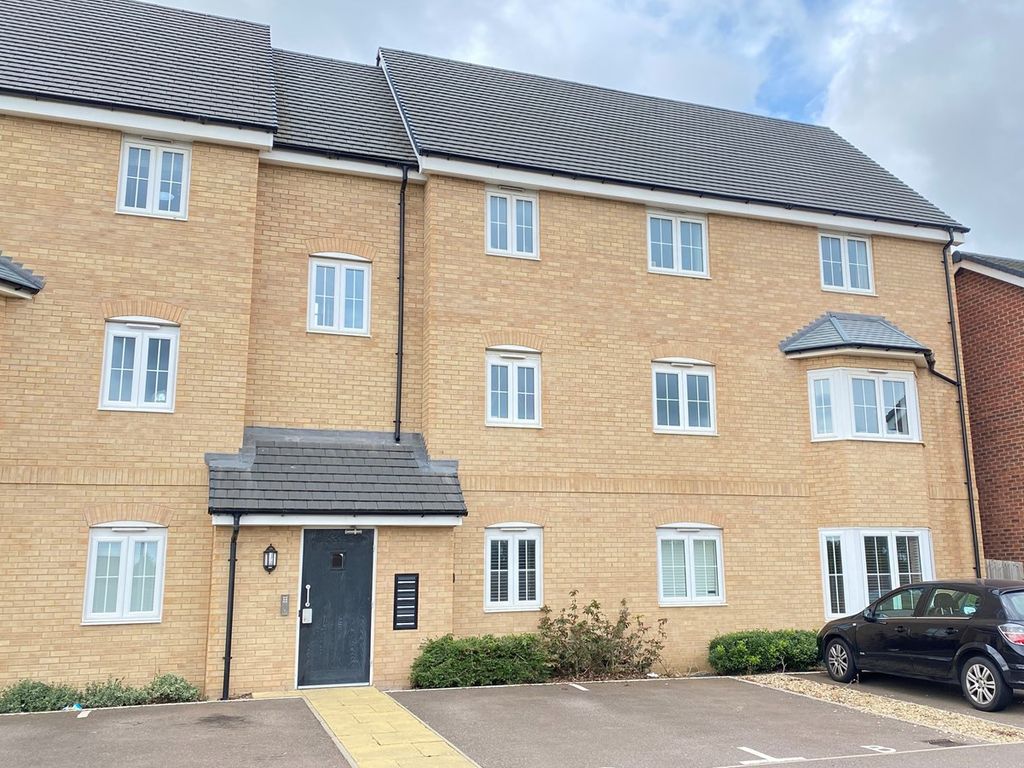2 bed flat for sale in Victoria Grove, Flitwick MK45, £198,000