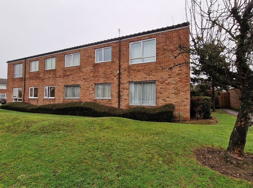 2 bed flat for sale in Stoneleigh Court, Peterborough PE3, £135,000