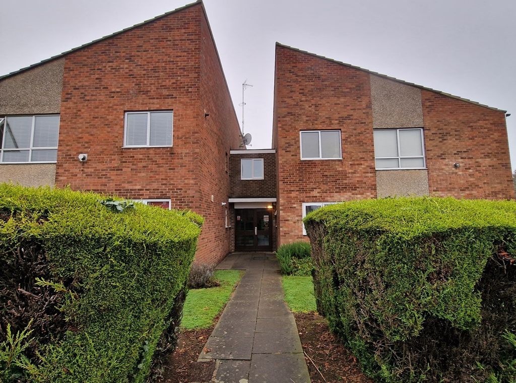 2 bed flat for sale in Stoneleigh Court, Peterborough PE3, £135,000