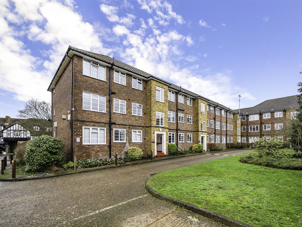 2 bed flat for sale in Lancaster Court, Banstead SM7, £319,950