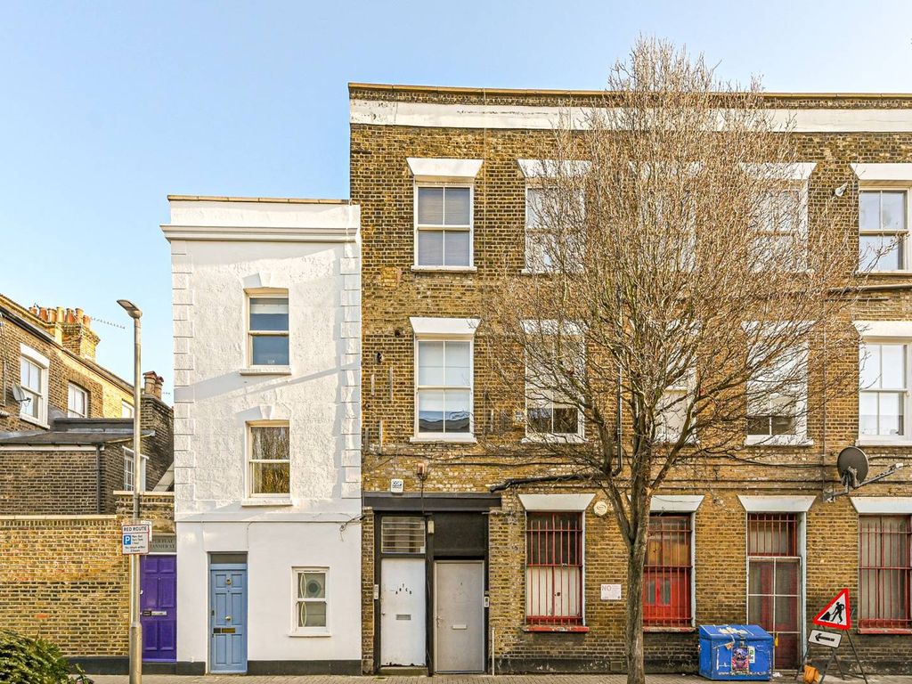 Studio for sale in Stanmer St, Battersea, London SW11, £250,000