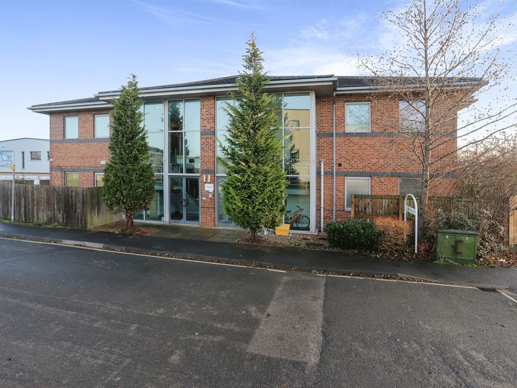 2 bed flat for sale in Cayley Court, George Cayley Drive, York YO30, £200,000