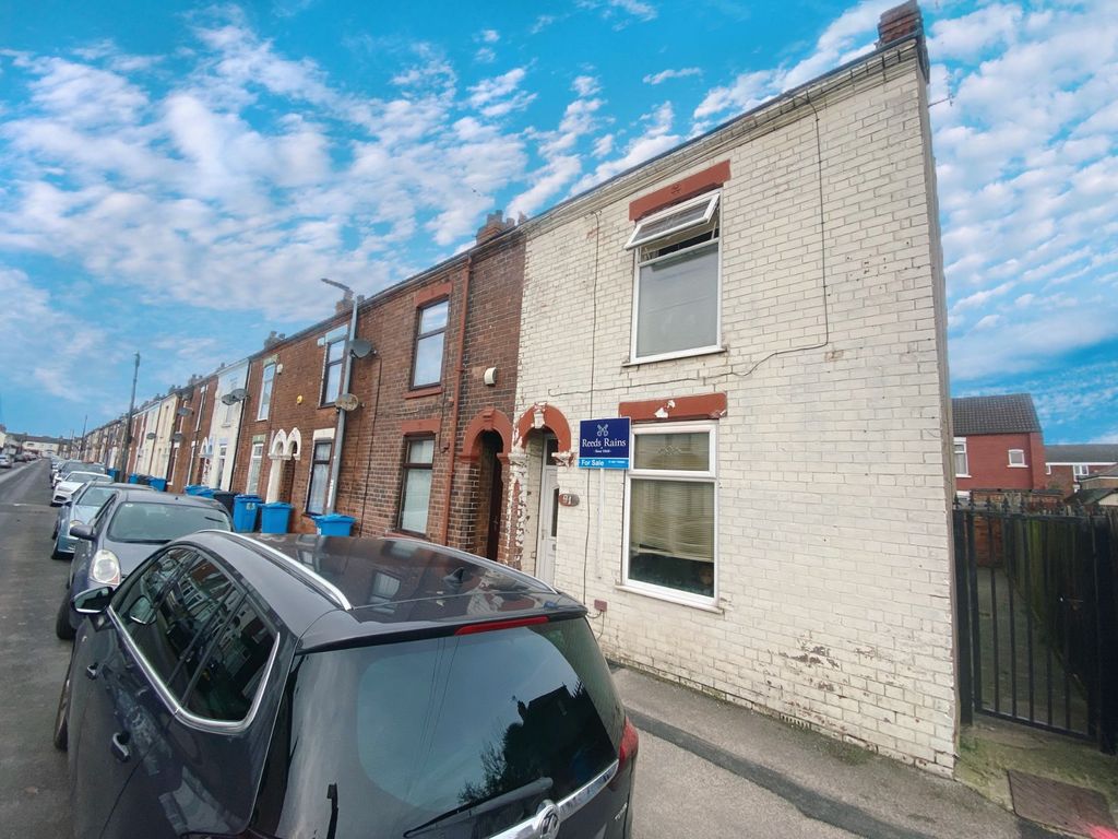 2 bed end terrace house for sale in Steynburg Street, Hull, East Yorkshire HU9, £70,000