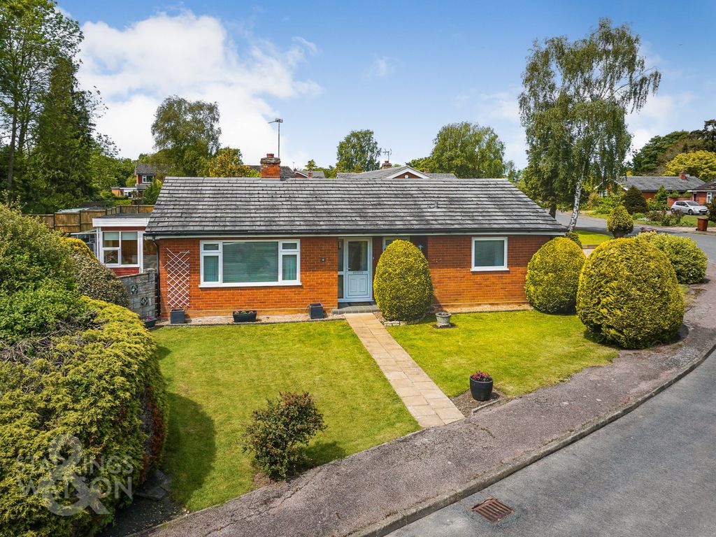 3 bed detached bungalow for sale in Old Hall Gardens, Brooke, Norwich NR15, £325,000