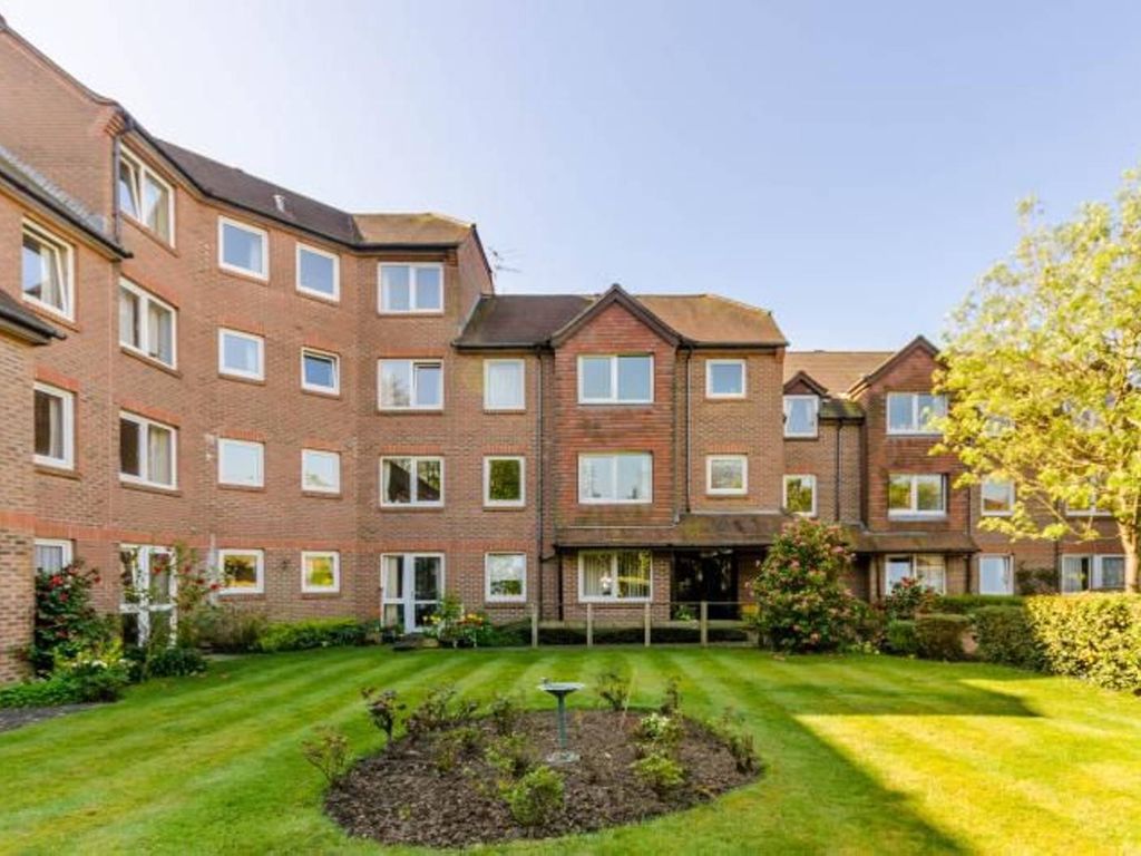 1 bed flat for sale in York Road, Guildford GU1, £175,000