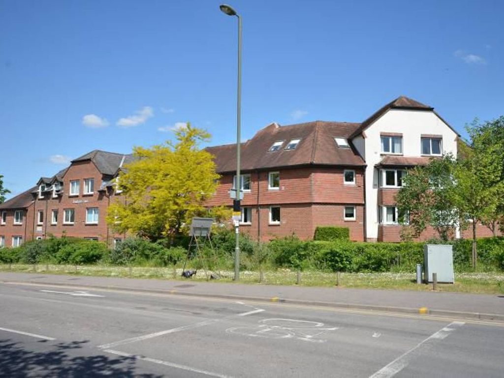 1 bed flat for sale in York Road, Guildford GU1, £175,000