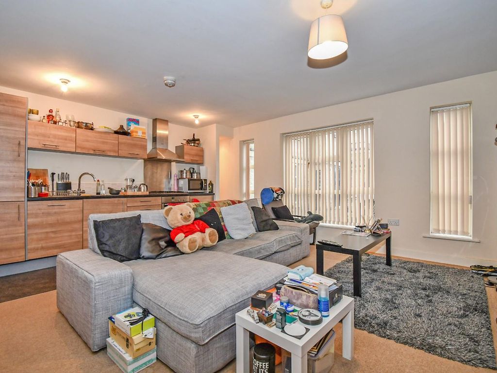2 bed flat for sale in Silver Cross Way, Guiseley, Leeds LS20, £169,950
