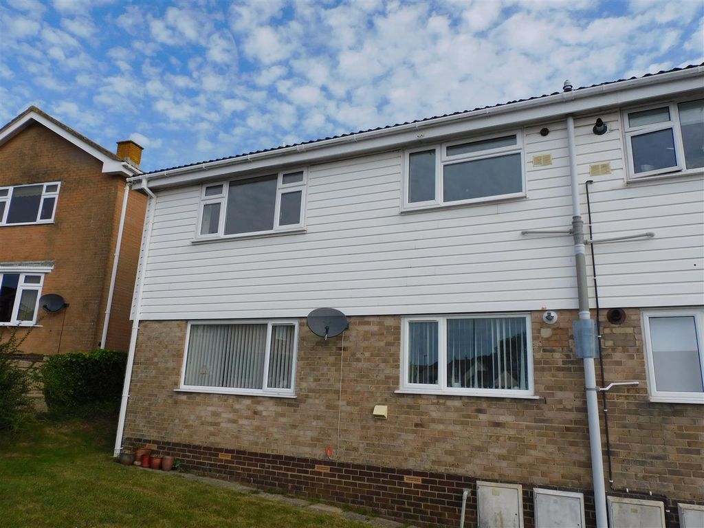 2 bed flat for sale in Riverdale Close, Seaton EX12, £159,950
