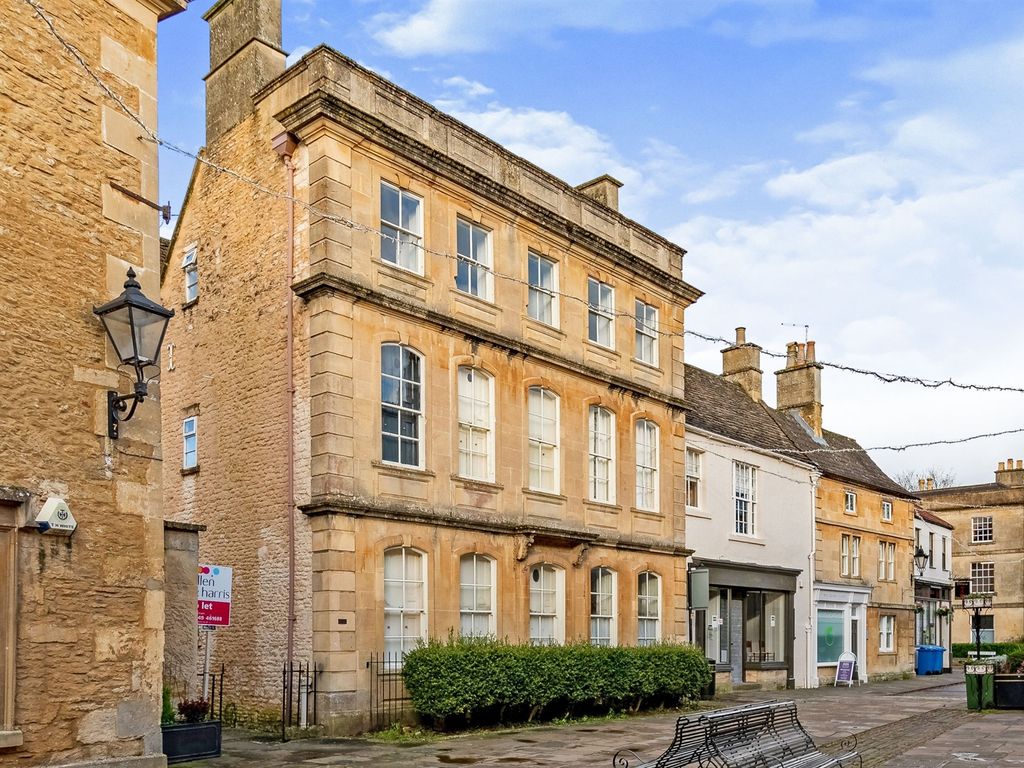 1 bed flat for sale in High Street, Corsham SN13, £165,000