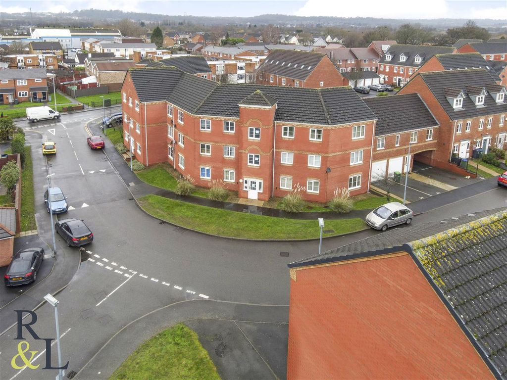 2 bed flat for sale in Bedford Street, Tipton DY4, £114,995