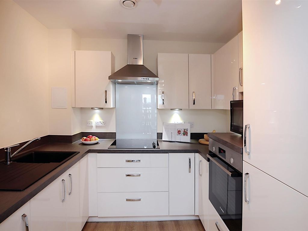 2 bed flat for sale in Old Hall Street, Malpas SY14, £333,200