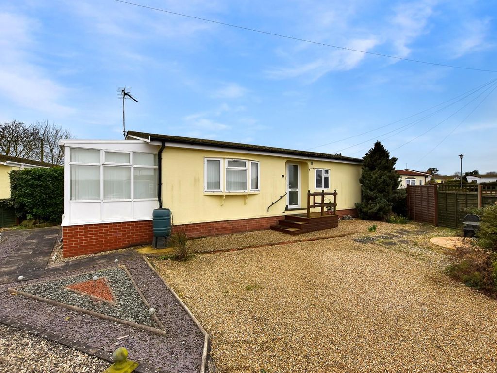 2 bed mobile/park home for sale in Wixfield Park, Great Bricett, Ipswich IP7, £129,995