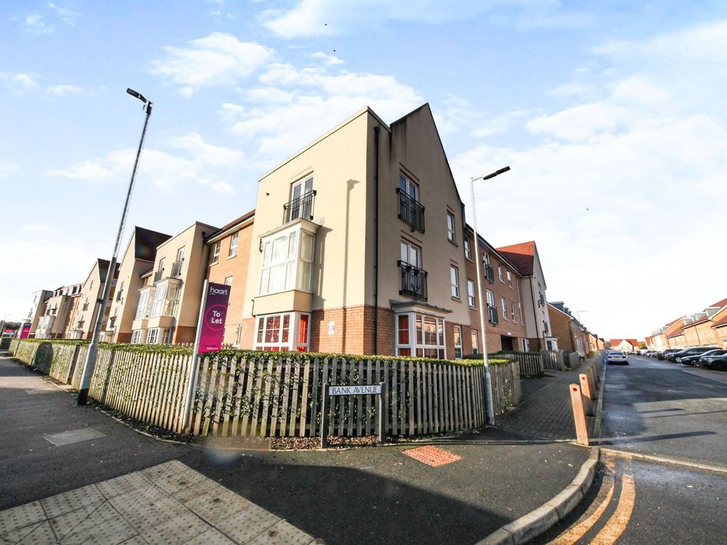 2 bed flat for sale in Frenchs Avenue, Dunstable LU6, £185,000
