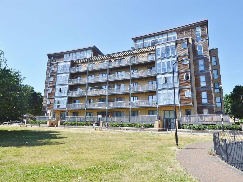 2 bed flat for sale in Woodmill Road, Hackney, London E5, £300,000