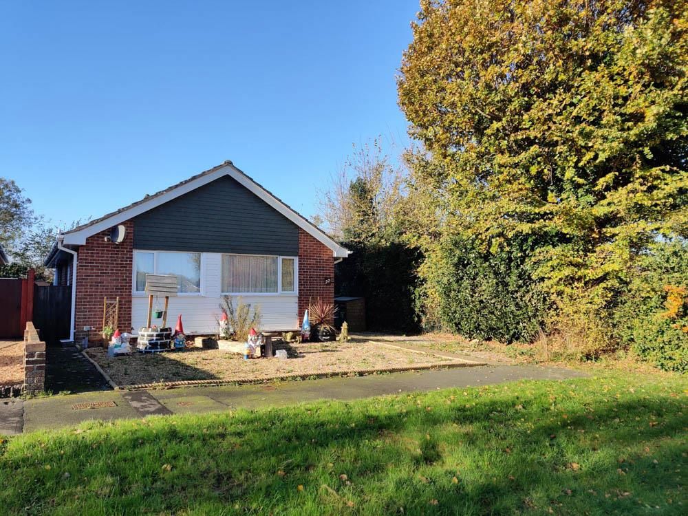 3 bed detached bungalow for sale in Perowne Way, Sandown PO36, £269,950