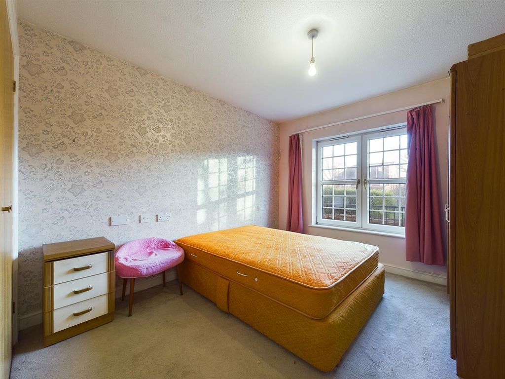 2 bed flat for sale in Park Lane, Tilehurst, Reading RG31, £190,000