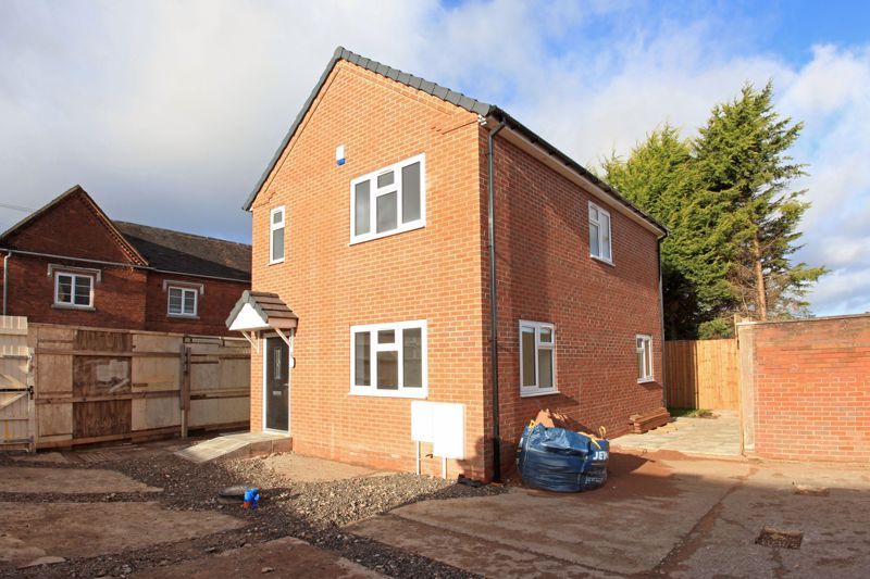 3 bed detached house for sale in New Road, Madeley, Telford TF7, £300,000