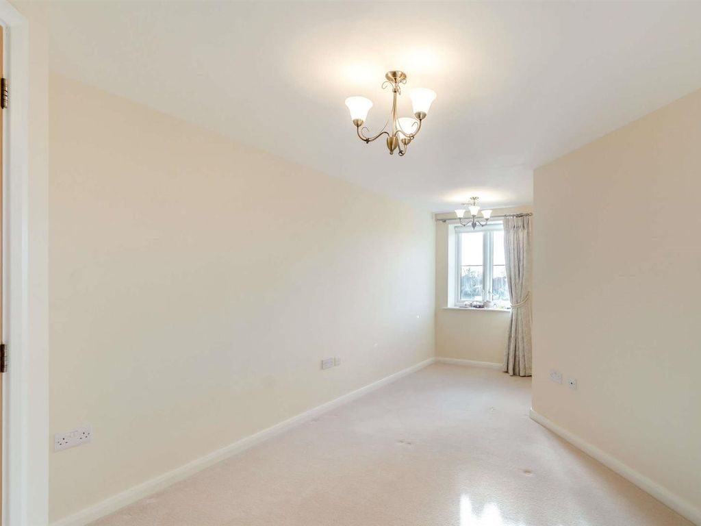 1 bed flat for sale in Ryebeck Court, Pickering YO18, £135,000
