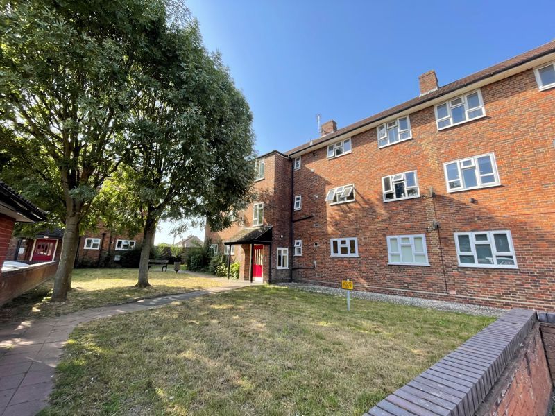 1 bed flat for sale in Faymore Gardens, South Ockendon, Essex RM15, £175,000