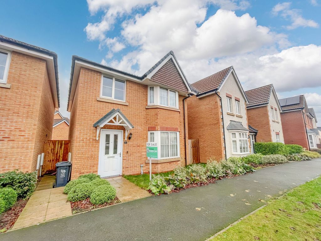 4 bed detached house for sale in Jubilee Way, Rogerstone NP10, £325,000