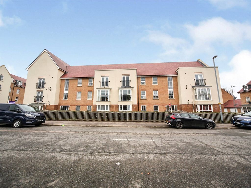 2 bed flat for sale in Frenchs Avenue, Dunstable, Bedfordshire LU6, £185,000