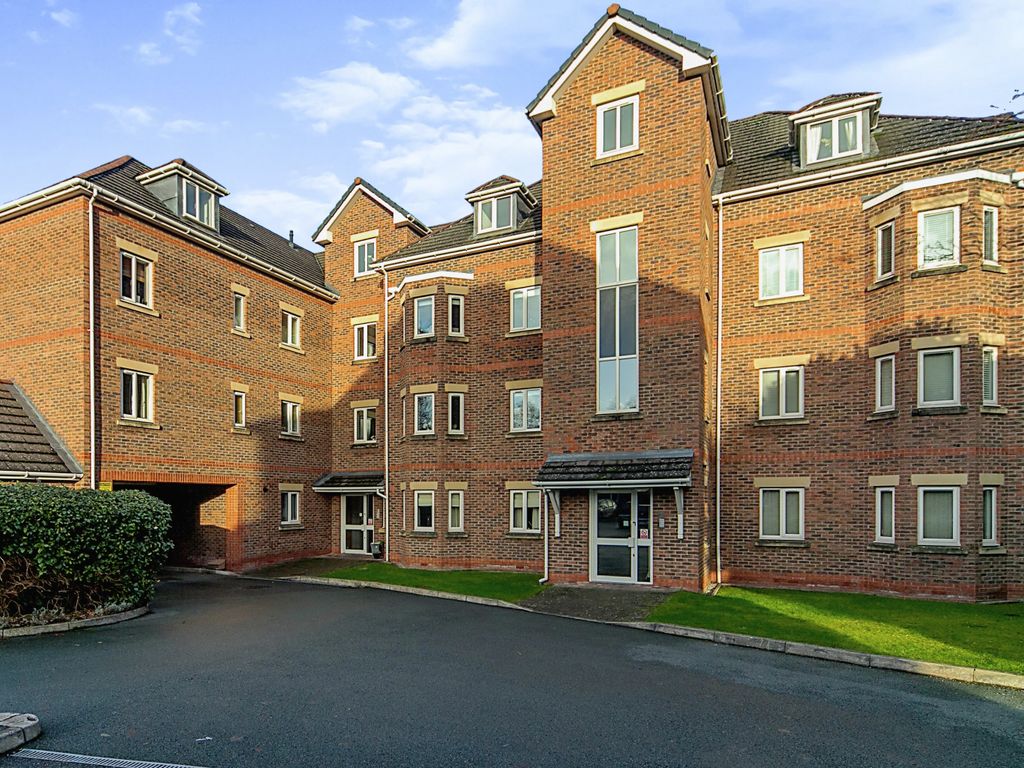 2 bed flat for sale in Bromborough Road, Wirral CH63, £170,000
