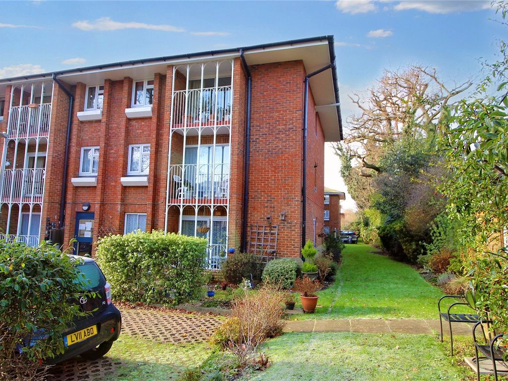 1 bed property for sale in Cavell Drive, Enfield, Middlesex EN2, £199,995