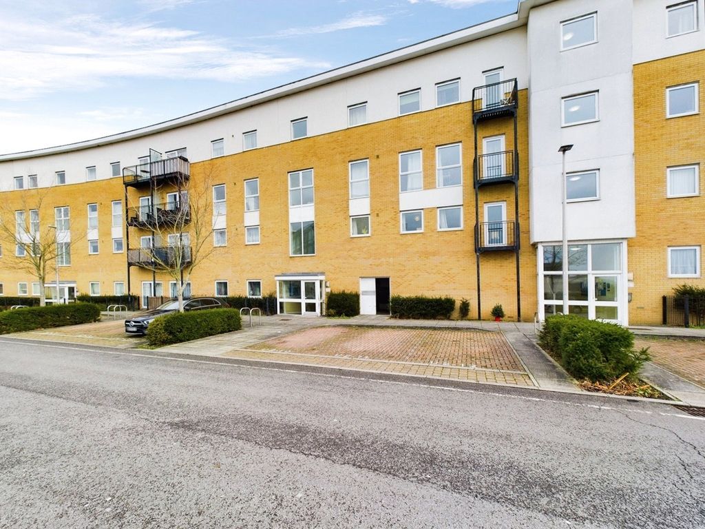 2 bed flat for sale in Drake Way, Reading, Berkshire RG2, £98,000
