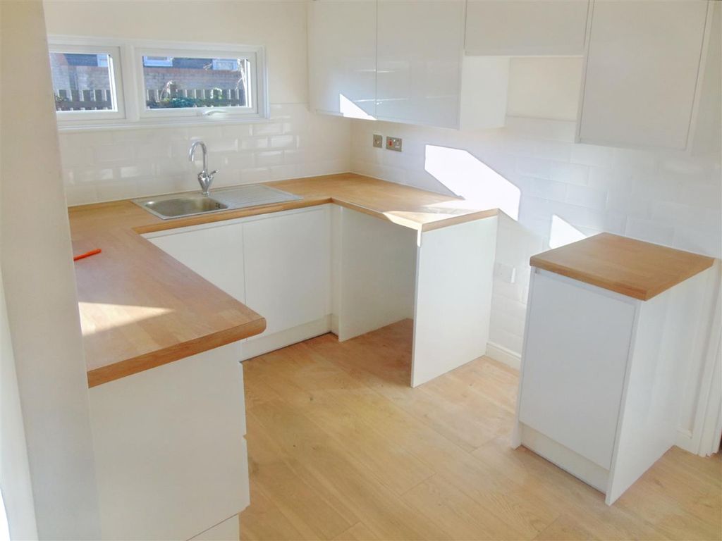 1 bed flat for sale in Lanham Place, Pitsea, Basildon SS13, £140,000