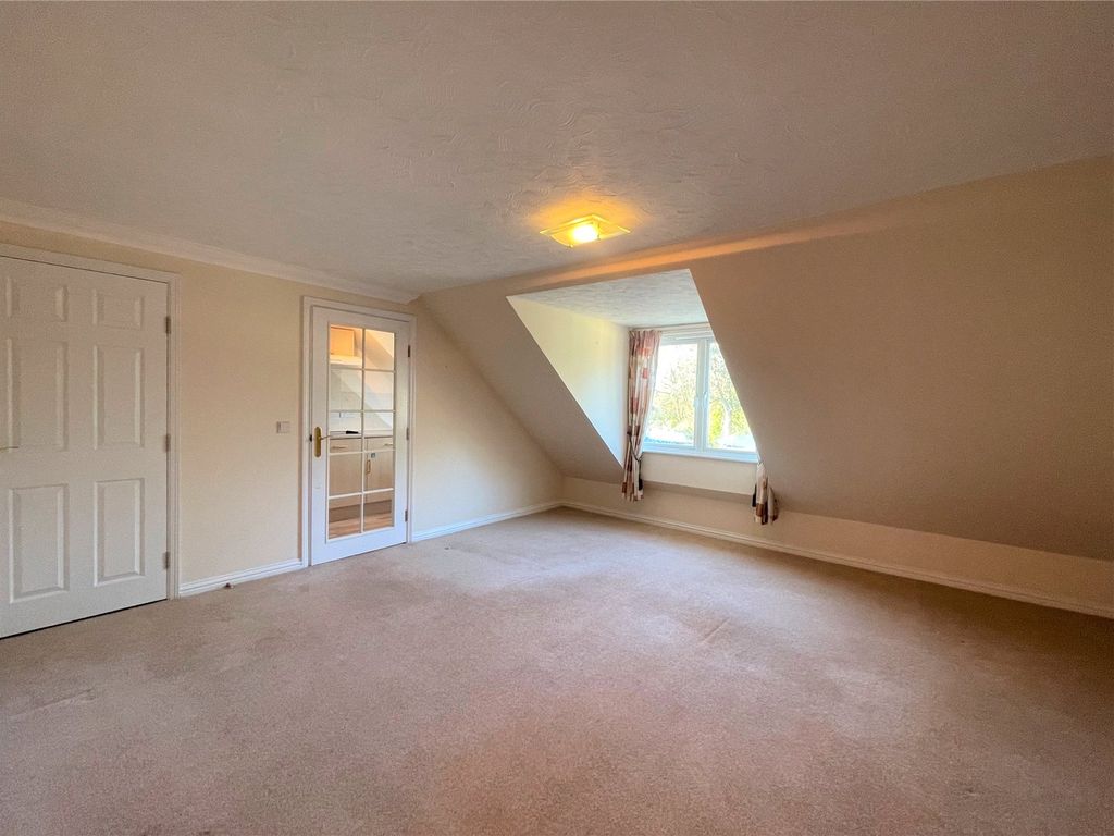 1 bed flat for sale in Firwood Drive, Camberley, Surrey GU15, £140,000