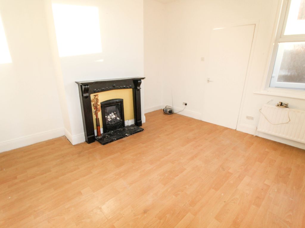 2 bed flat for sale in Claremont Terrace, Blyth NE24, £115,000