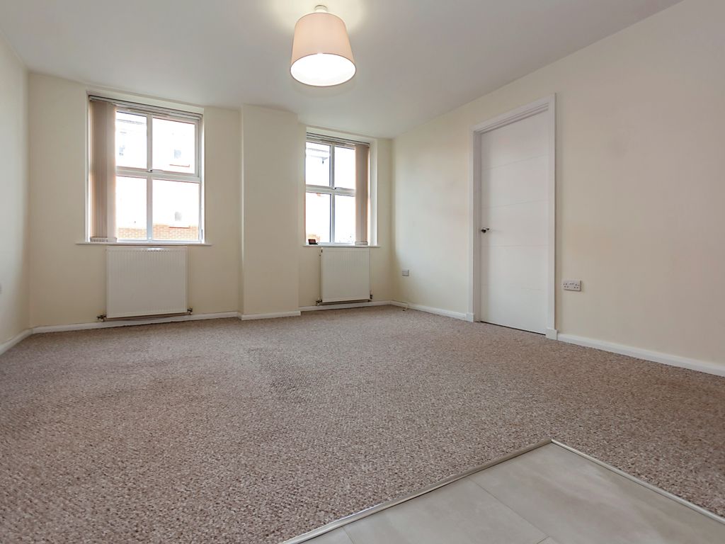 2 bed flat for sale in Warwick Road, Solihull, West Midlands B92, £160,000