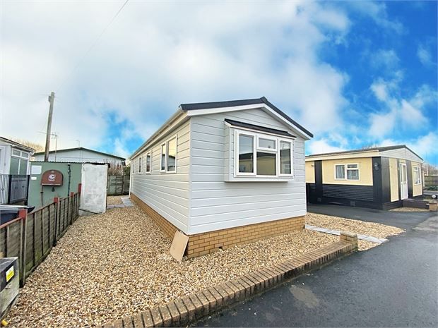 2 bed mobile/park home for sale in Paddock Park, New Bristol Road, Worle, Weston Super Mare. BS22, £130,000