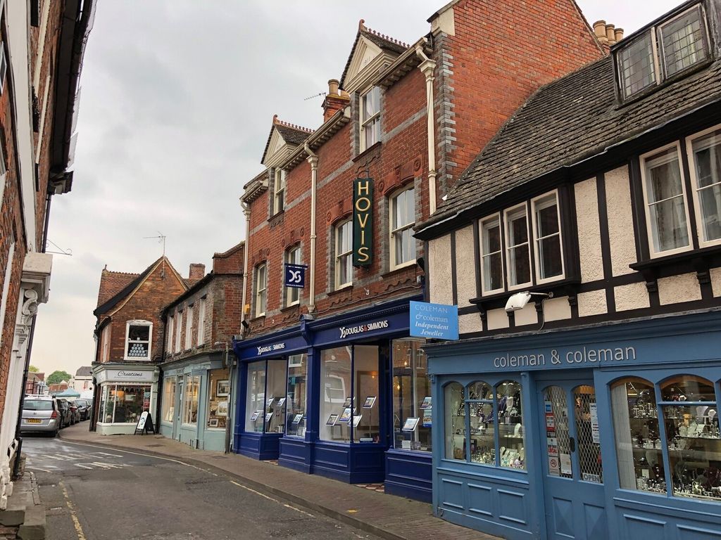 Retail premises for sale in Market Place, Wantage OX12, £850,000
