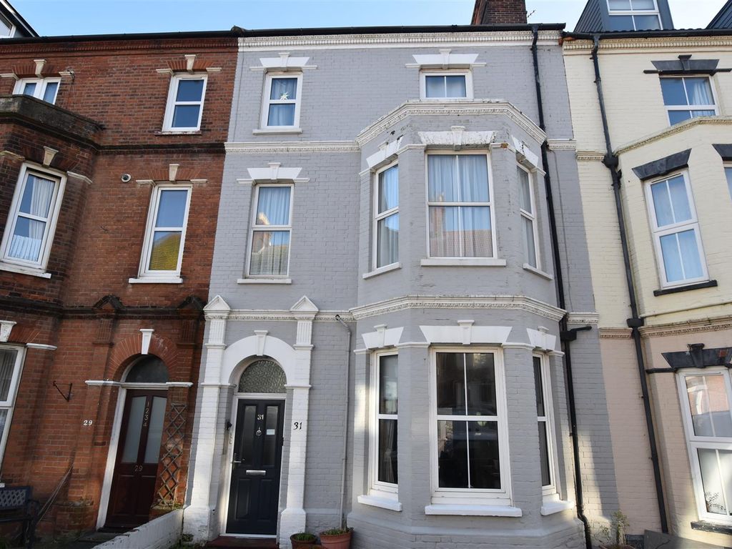 1 bed flat for sale in Cabbell Road, Cromer NR27, £140,000